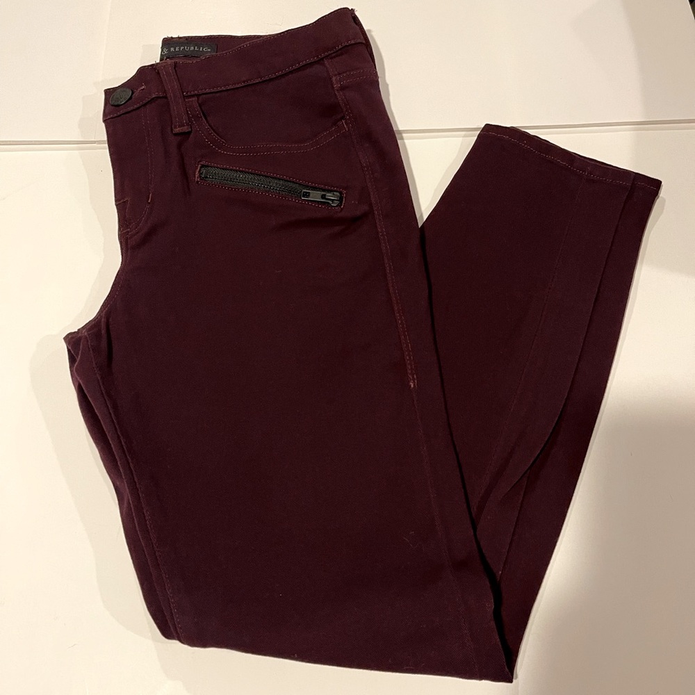 NWOT Women’s Rock & Republic Jeans, Color Plum, Size 8